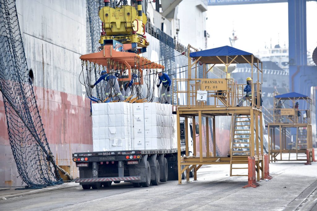 Operação simultânea chama a atenção no Porto de Paranaguá
