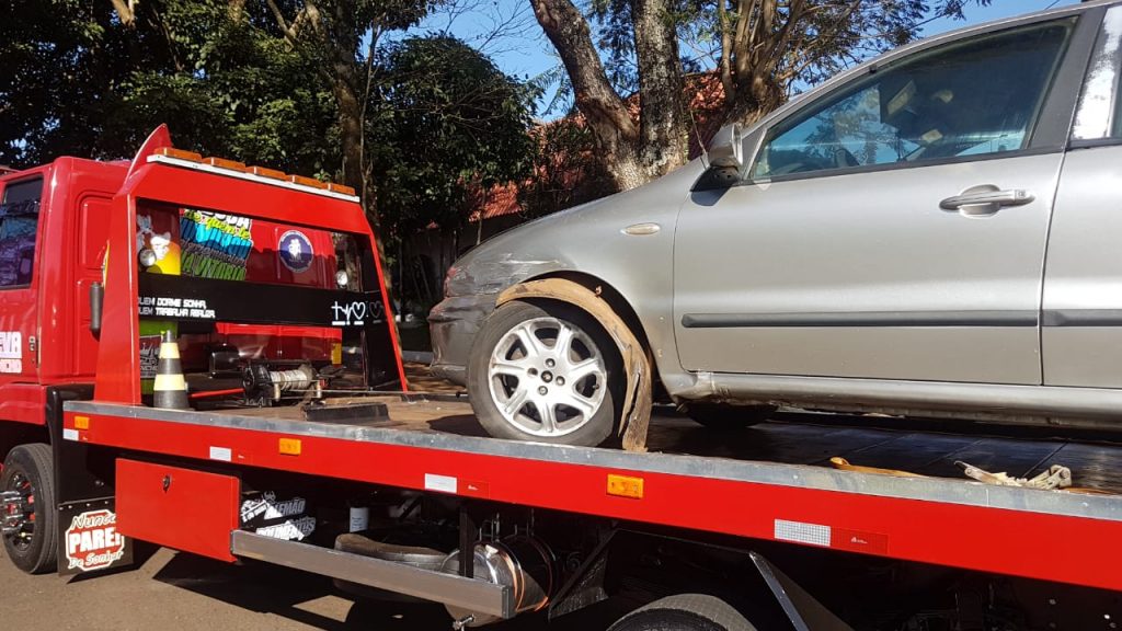 Veículos se envolvem em colisão no Bairro Santo Onofre Veículos se envolvem em colisão no Bairro Santo Onofre