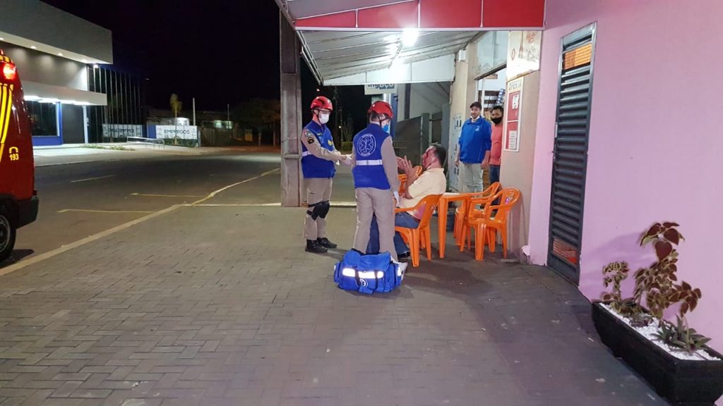 Homem é agredido com garrafada no rosto no Bairro Parque São Paulo
