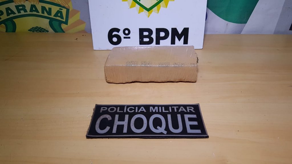 Casal é detido pelo Choque com tablete de maconha no Centro
