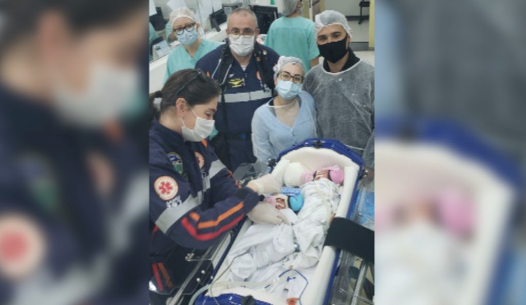 Gêmeas prematuras nascidas em Francisco Beltrão são trazidas de helicóptero a Cascavel Gêmeas prematuras nascidas em Francisco Beltrão são trazidas de helicóptero a Cascavel