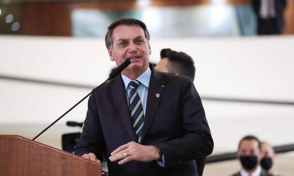 Bolsonaro recebe credenciais de cinco novos embaixadores no Brasil