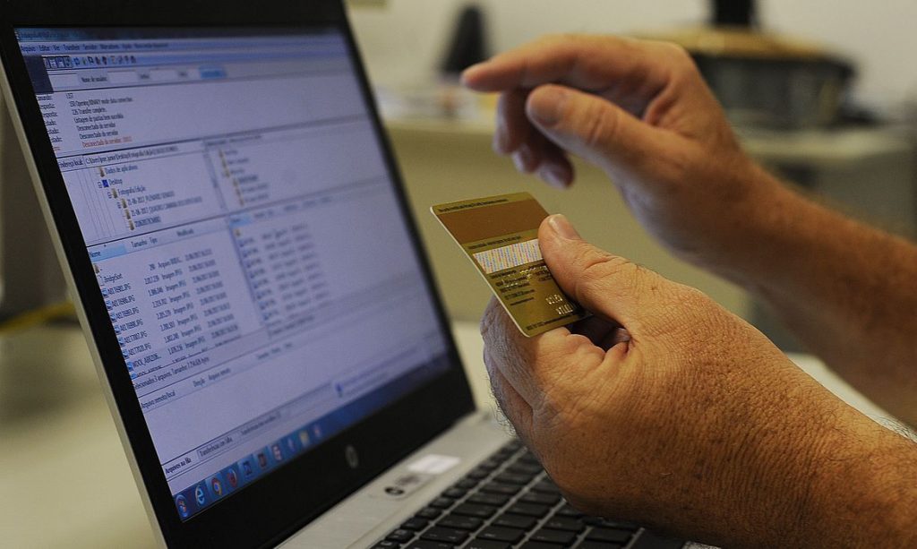 Comparar imposto digital com CPMF é maldade e ignorância, diz Guedes