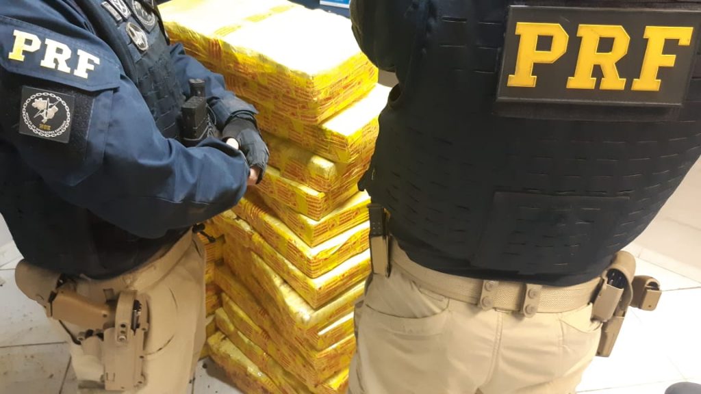 Homens são presos com 611 quilos de maconha na BR-277