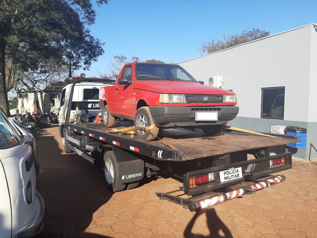 Carro supostamente furtado é levado à Delegacia