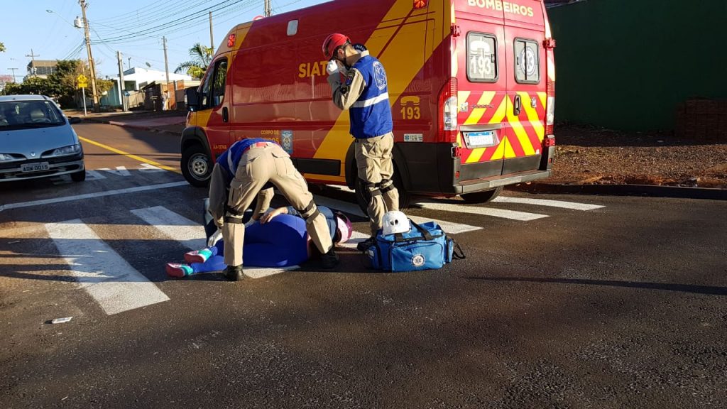 Mulher de 31 anos fica ferida após cair de moto no Bairro Santa Cruz