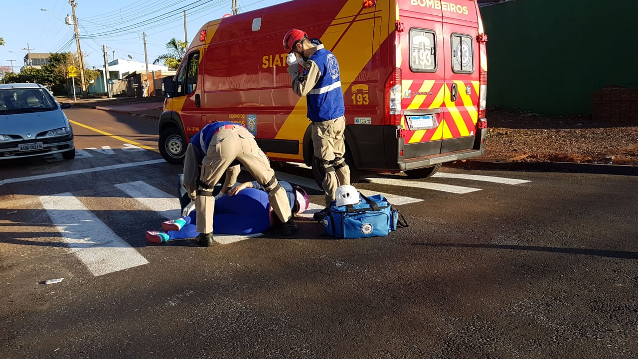 Mulher de 31 anos fica ferida após cair de moto no Bairro Santa Cruz