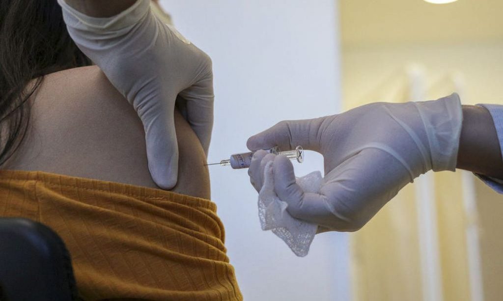 Não há pedido de pesquisa no Brasil sobre vacina russa, diz Anvisa