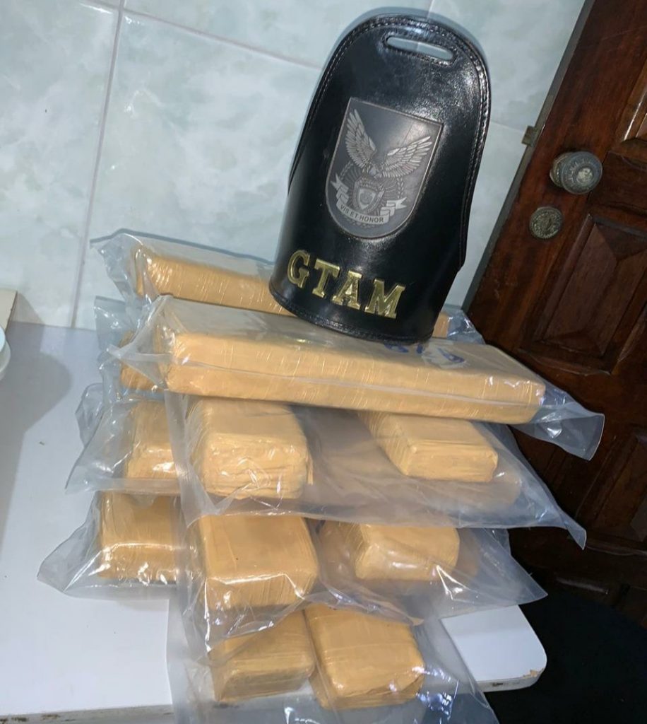 Agentes da GM apreendem 13 kg de maconha e celulares durante vistoria em ônibus na rodoviária de Londrina