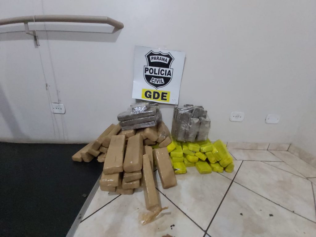 Homem de 27 anos é preso com maconha escondida em porta malas de veículo