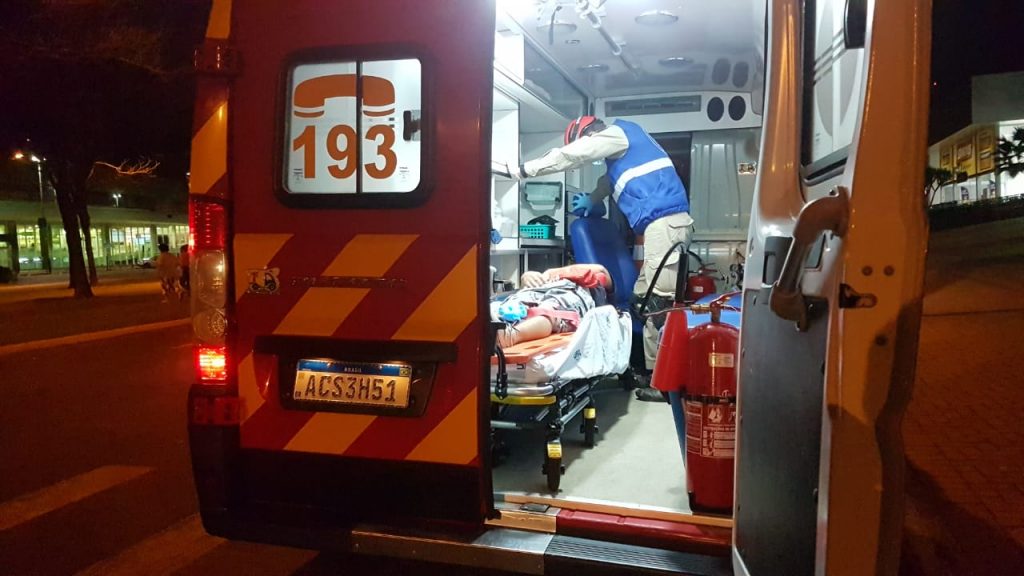 Ciclista é encontrado caído na Avenida Brasil, no Pacaembu
