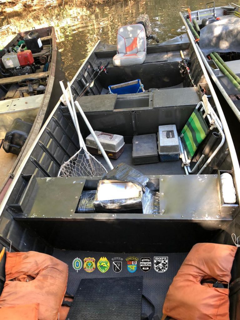 Embarcações carregadas com celulares são apreendidas no Rio Paraná