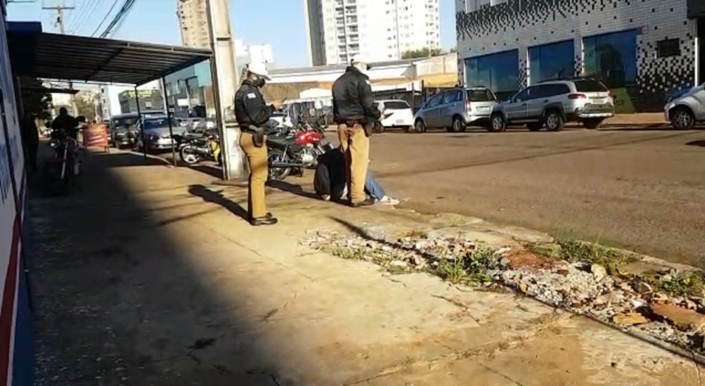 Após se envolver em acidente, motociclista sem habilitação é encaminhado ao Fórum Após se envolver em acidente, motociclista sem habilitação é encaminhado ao Fórum