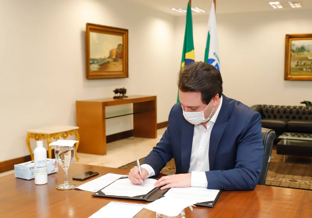 Governador sanciona lei que autoriza até 200 colégios cívico-militares