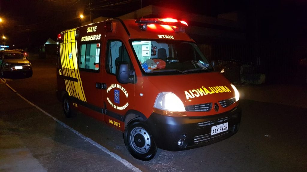 Jovem fratura a perna ao sofrer queda em residência no Guarujá