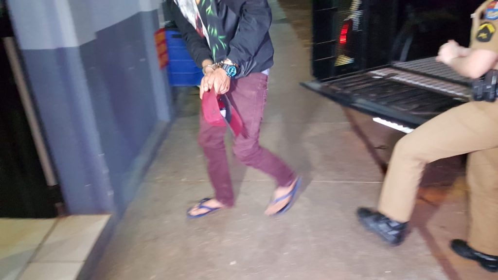 Ladrão tenta roubar celular mas acaba ‘levando uma coça’ da vítima em Cascavel