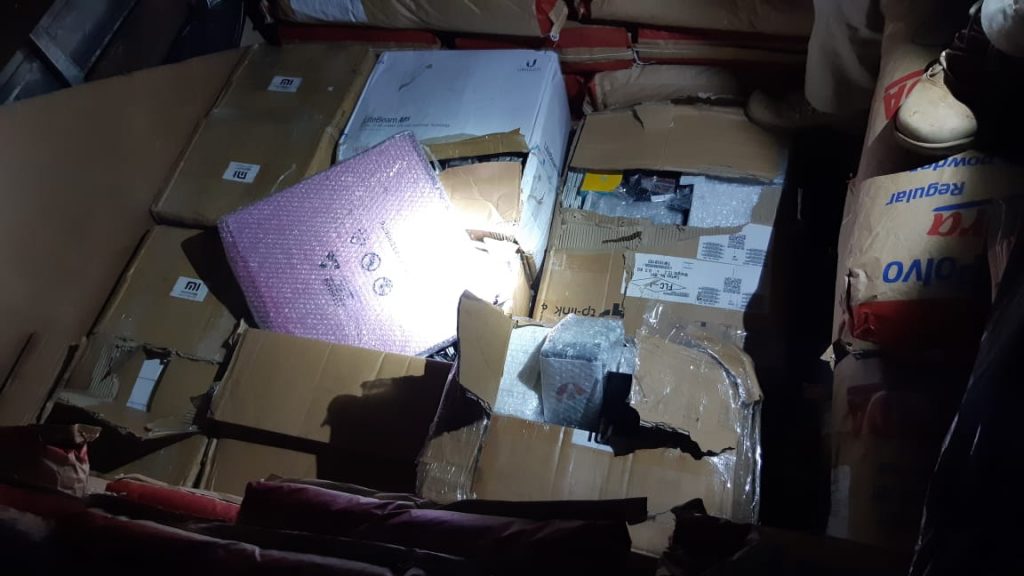 PRF e PF realizam apreensão de celulares na BR-277