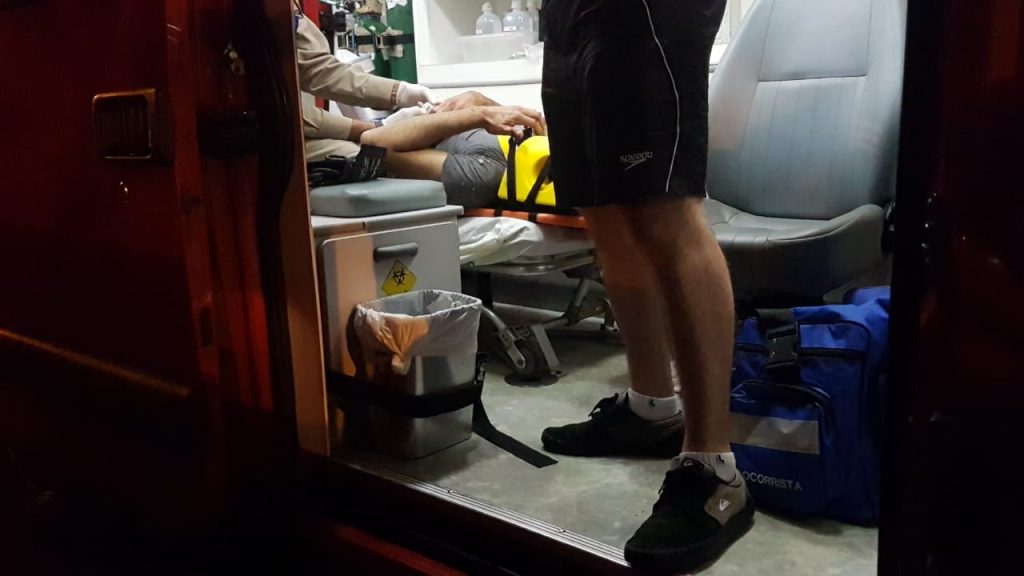 Motociclista fica ferido ao sofrer queda no Bairro Universitário Motociclista fica ferido ao sofrer queda no Bairro Universitário