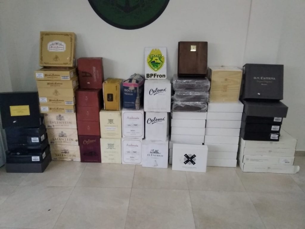 Honda Civic carregado com 309 garrafas de vinho argentino é apreendido pelo BPFron