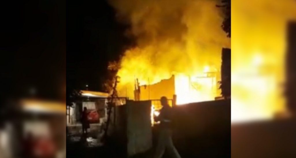 Casa é destruída por incêndio em Francisco Beltrão