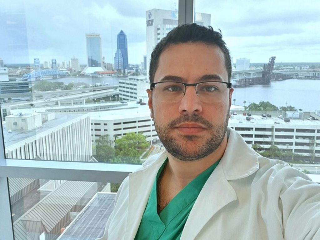“Peguei essa doença fazendo o que amo”, disse médico antes de morrer por conta da Covid-19