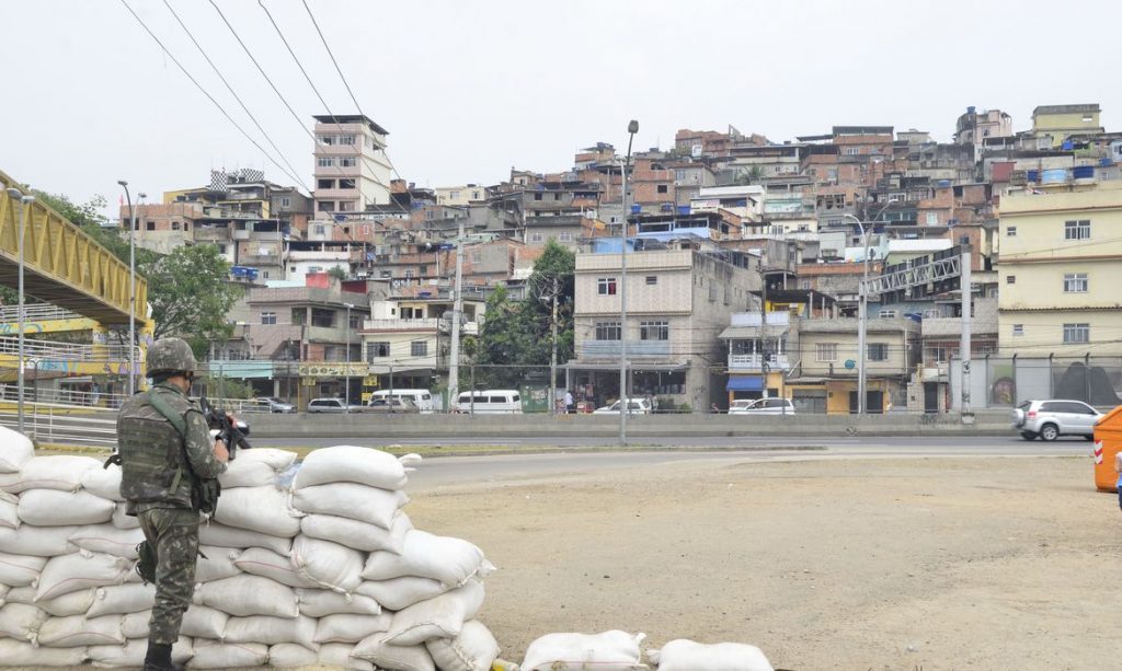 Projeto busca fortalecer rede de proteção a crianças da Maré, no Rio Projeto busca fortalecer rede de proteção a crianças da Maré, no Rio