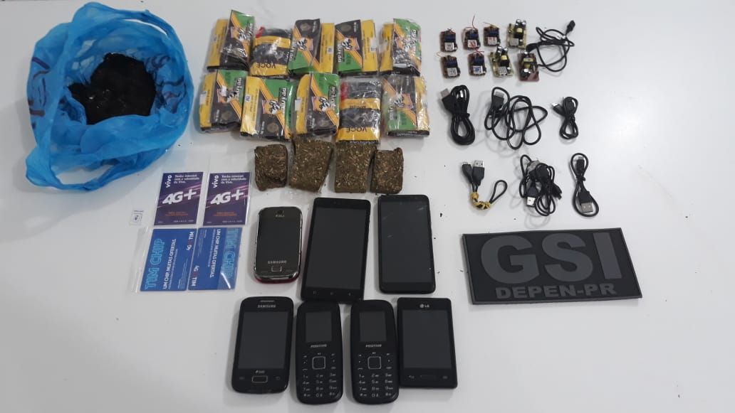 Agentes penitenciários de Cascavel impedem a entrada de 18 celulares em unidades prisionais