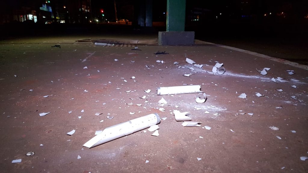 Vândalos quebram lâmpadas no antigo Terminal Oeste