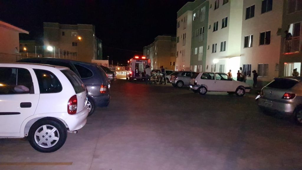 Vítima de queda é socorrida no Bairro Floresta