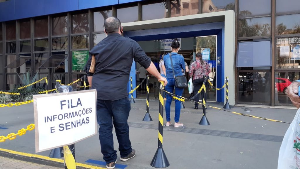 Auxílio emergencial: Caixa estará aberta para atendimento neste sábado
