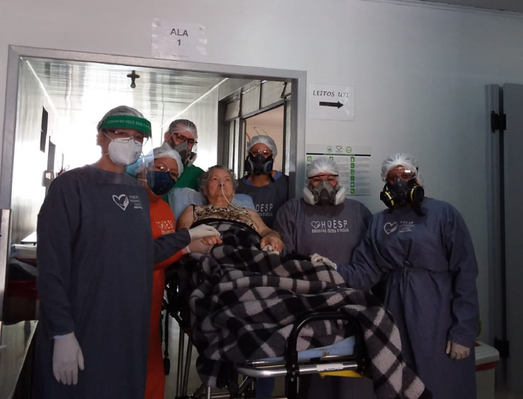 Com comorbidades, idosa de 89 anos fica 23 dias na UTI e vence o Covid-19