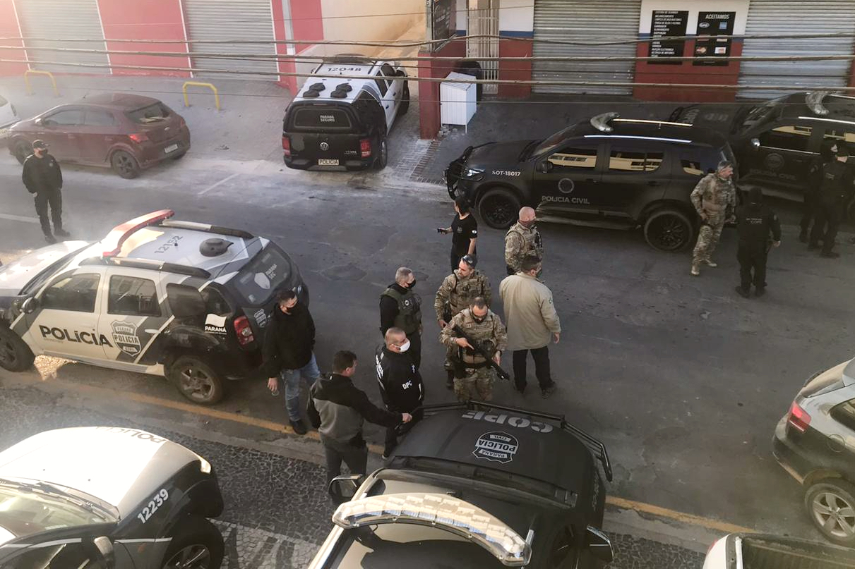 Grupo é preso acusado de liderar organização de tráfico de drogas Imagem referente a Grupo é preso acusado de liderar organização de tráfico de drogas