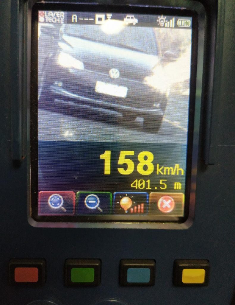 Carro é flagrado a 158 km/h na PR-486