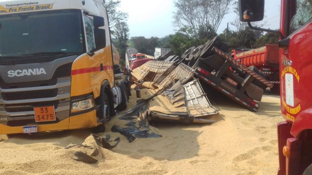 Motorista de Bitrem envolvido em acidente na PR-281 morre no hospital