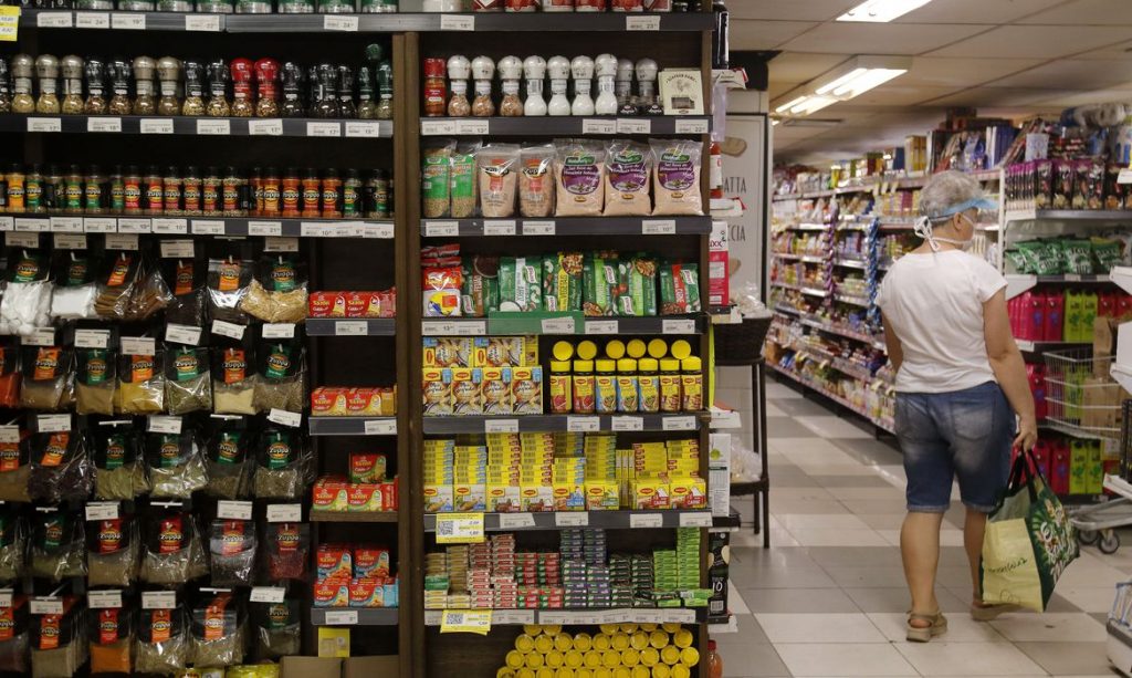 Indústria de alimentos e bebidas cresce 0,8% no primeiro semestre