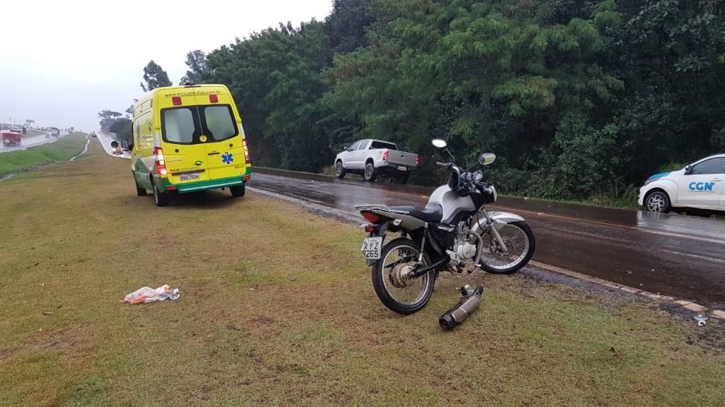 Motociclista de 27 anos é socorrido na marginal da BR-277