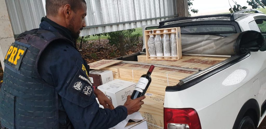 PRF apreende carga de vinhos argentinos em Santa Terezinha de Itaipu