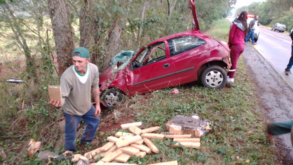 Documento encontrado em carro pode ajudar na identificação de motorista de Cascavel que morreu na PR-317