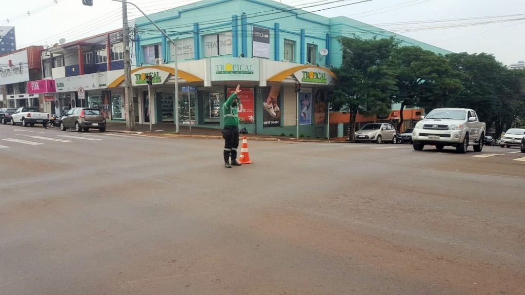 Cettrans/Transitar alerta para redobrar atenção em cruzamentos com semáforos afetados por raios