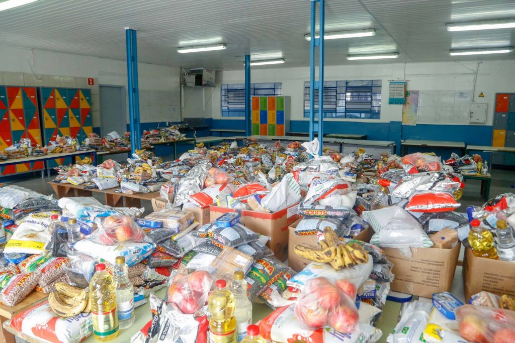 Governo entrega 30 toneladas de alimentos da merenda escolar