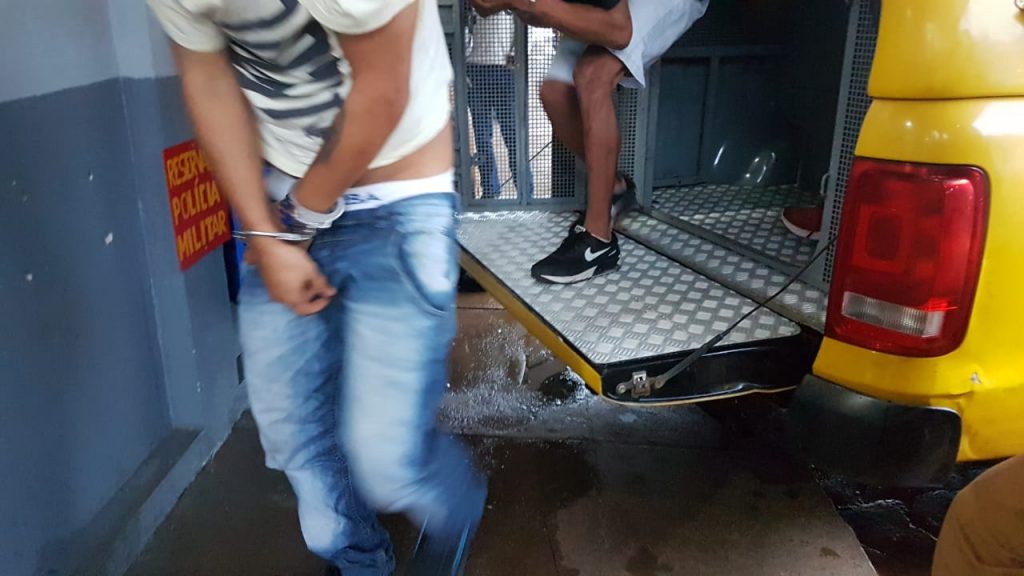 Quarteto é detido pela PM com maconha e cocaína às margens da BR-369, em Cascavel