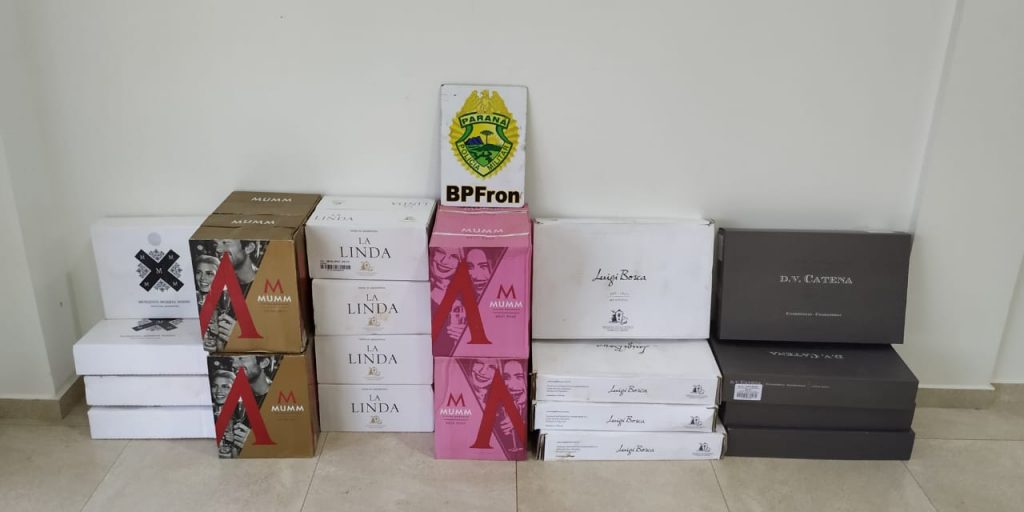 BPFron apreende mais uma carga de vinhos de origem estrangeira em Santo Antônio do Sudoeste