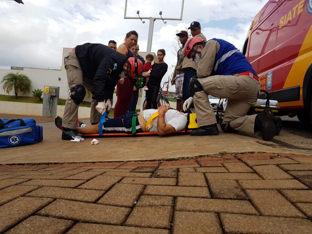 Ciclista é atingido por carro no Bairro Periolo