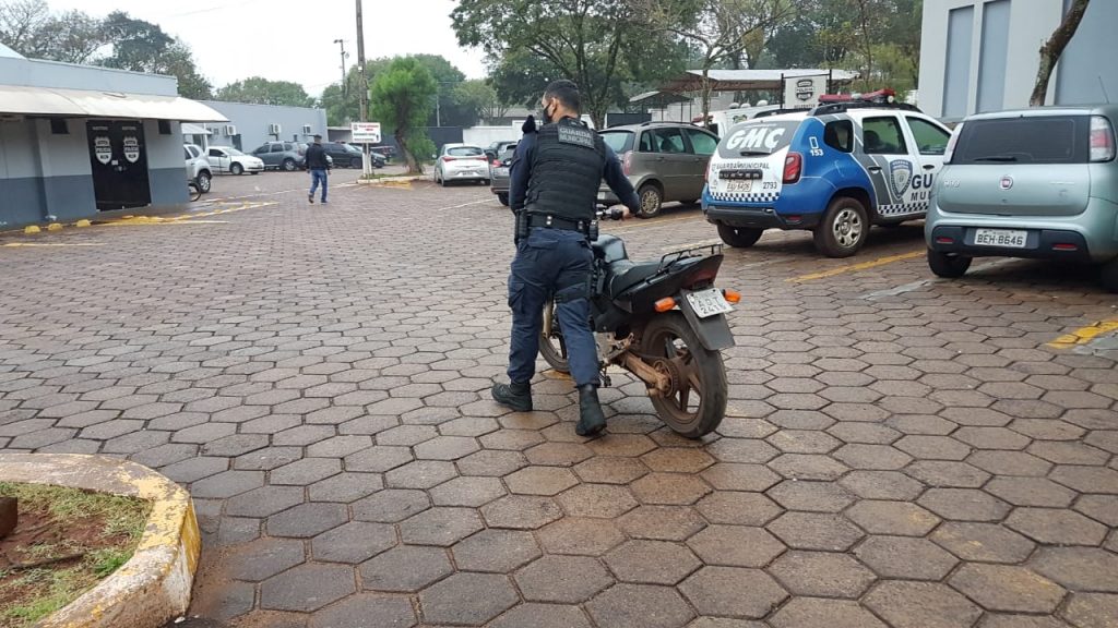 Honda Twister com registro de furto é localizada no Tarumã
