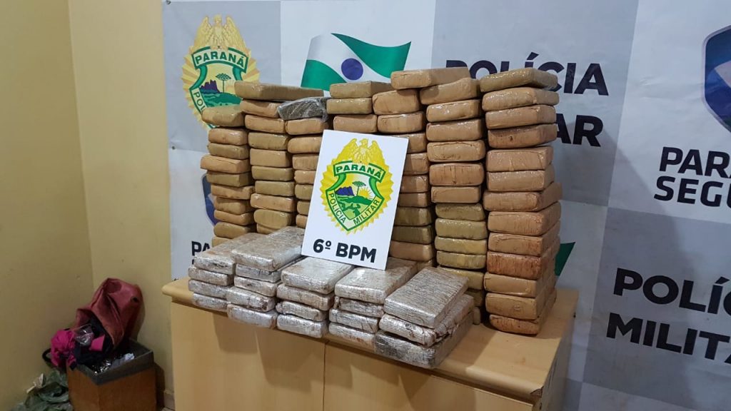 Carro é apreendido com 108 tabletes de maconha no Nova Cidade