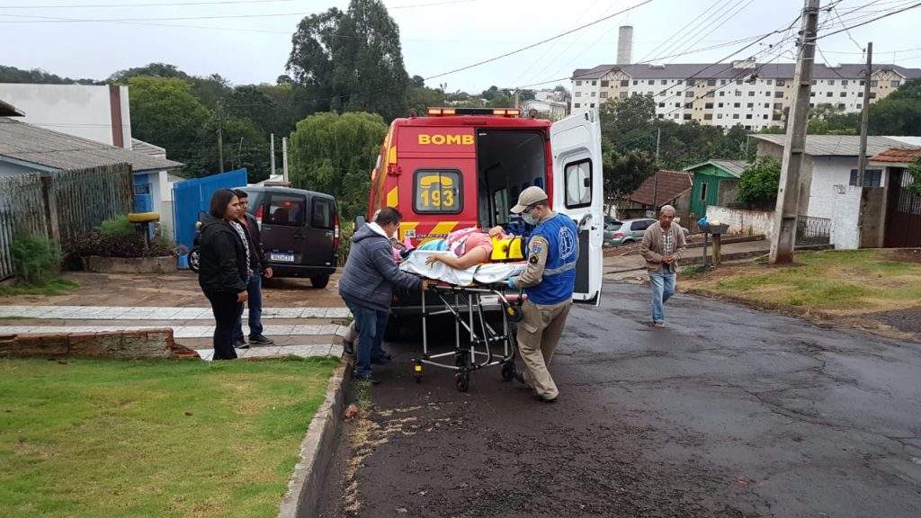 Bombeiros prestam atendimentos a mulher ferida no Parque São Paulo
