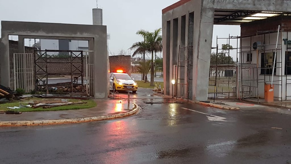 Em briga de casal, mulher acerta facada no marido em condomínio no Parque Verde