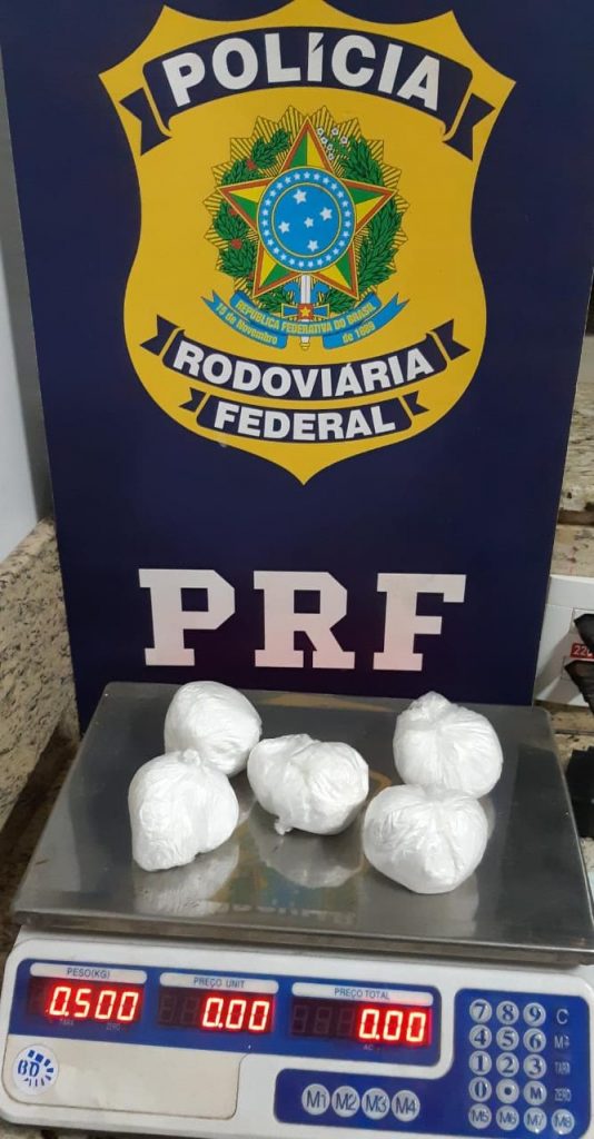 PRF apreende cocaína escondida junto ao corpo de menor de idade, em Santa Terezinha de Itaipu