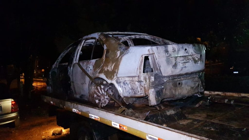 Carro que pode ter sido utilizado pelo autor da morte de Jaine Damásio é encontrado incendiado