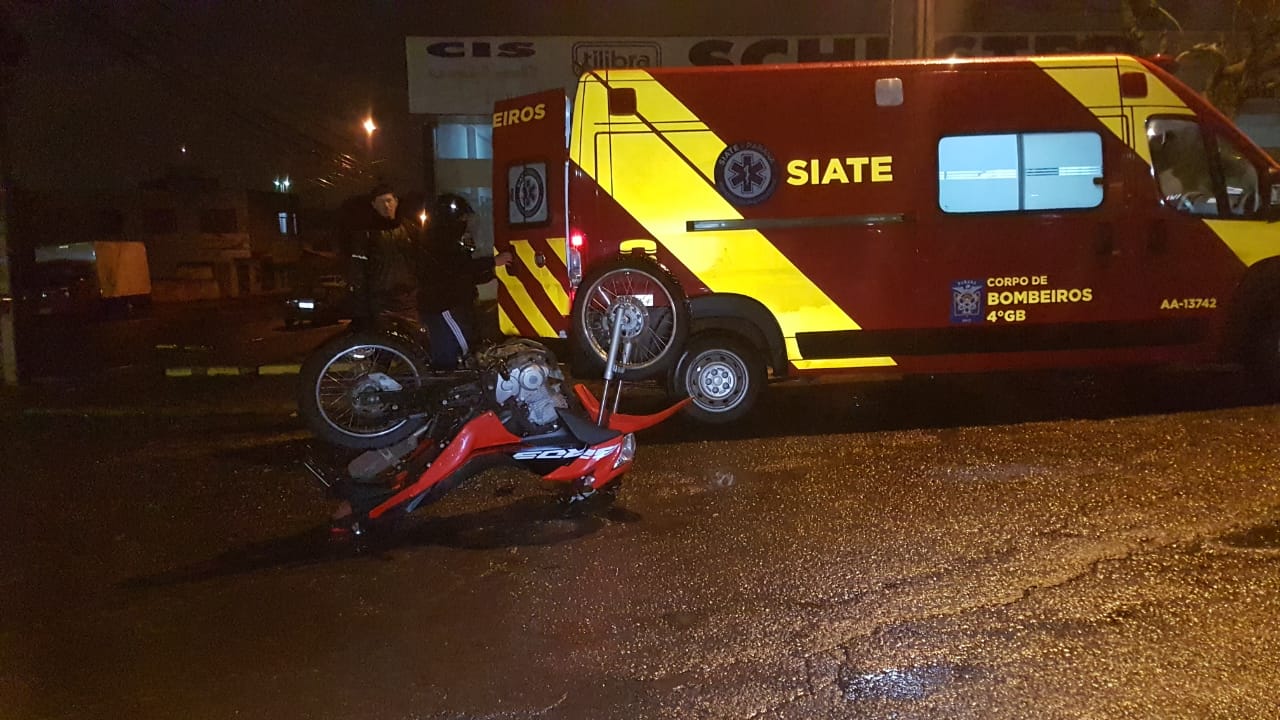 Motociclista fica ferido em acidente na Av. Carlos Gomes